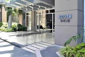 Cozy and Spacious Studio at SOMA BGC Near SM Aura and Bonifacio High Street