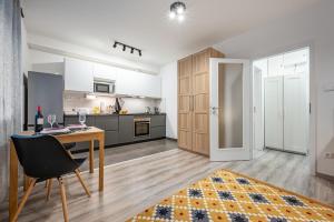 TOL26 Chic studio apt in new building