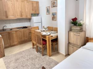 Beach Family House & Free Parking Golem, Durres