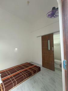 Kamar Kost AC Luas Tengah Kota