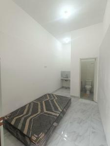 Kamar Kost AC Luas Tengah Kota