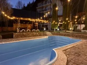 Rare Forest Retreat - 布朗