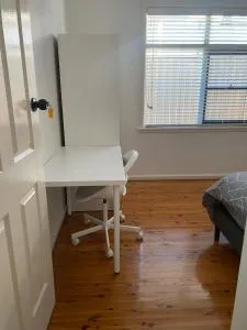 Comfortable Room in Spacious Greenacre Home - GA1 - Chullora