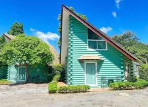 Rockwood house Resort and Thai massage ร็อควู้ด เฮาส์ รีสอร์ท แอนด์ ทรงวาดนวดแผนไทยเพื่อสุขภาพ และสปา - Ban Khao Ket