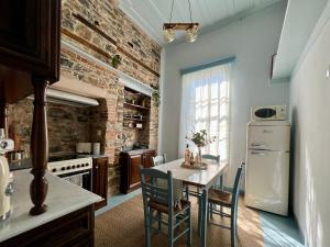 The Blue House - Traditional House in Old Town