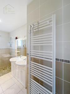 Maisons de vacances Maison spacieuse au coeur des vignes gersoises : photos des chambres