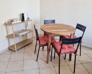 Appartement 55 m2 avec terrasse, clim, WIFI, Netflix, bureau