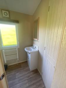 Campings Mobil home au bord de la mer, vue sur la mer camping de la falaise a Equihen-Plage : photos des chambres