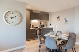 3 Bed Flats near Station & City Centre - Sleeps 6