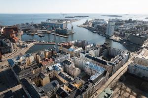 1BR City Apartment with Balcony Next to the Sea