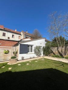 Petite maisonnette cosy et pleine de charme située à proximité du centre-ville