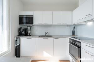 Luxurious 2BR Penthouse with Private Balcony