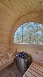 Mazurska bania u Pana Szeptuna - drewniany dom na skraju lasu