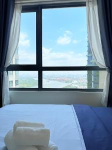 2 Bedroom River View Gym &Pool at Masteri An Phu