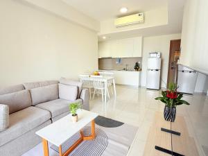 2 Bedroom River View Gym &Pool at Masteri An Phu