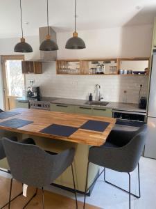 Maisons de vacances Gite lumineux avec jardin, vue sur Peyrepertuse : photos des chambres