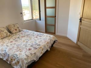 Maisons de vacances Gite lumineux avec jardin, vue sur Peyrepertuse : photos des chambres