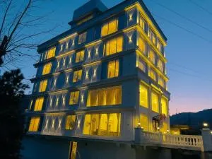 Claret inn & suites - Banikhet