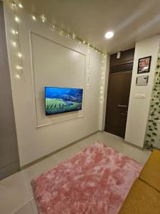 Cozy Rose Peaceful Village Retreat in Bandra