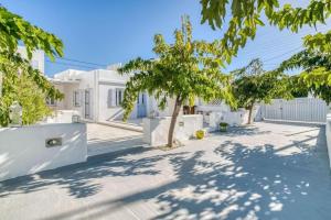Villa Zeos - Cycladic house close to the beach