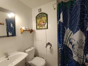 Appartements Studio cosy pour 2, proche pistes et commerces, parking prive inclus - FR-1-445-197 : photos des chambres