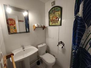 Appartements Studio cosy pour 2, proche pistes et commerces, parking prive inclus - FR-1-445-197 : photos des chambres