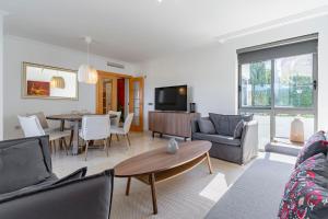 Casa Acosta - Stylish 2BR, Pool & Paddle Tennis in Los Flamingos