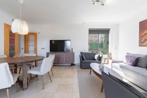 Casa Acosta - Stylish 2BR, Pool & Paddle Tennis in Los Flamingos