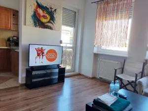 Przestronne studio na spokojnym osiedlu, Free parking space - 马尔基