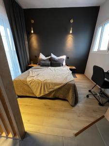 PSH -Stylish Quiet Top Floor Apt- Near Acropolis