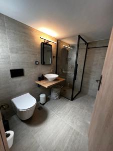 PSH -Stylish Quiet Top Floor Apt- Near Acropolis