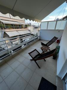 PSH -Stylish Quiet Top Floor Apt- Near Acropolis