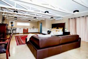 Munro Suites