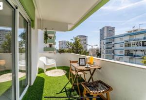 Bright & Stylish 2bedflat 5min Walk to beach in Quarteira Vilamoura