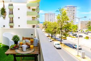 Bright & Stylish 2bedflat 5min Walk to beach in Quarteira Vilamoura