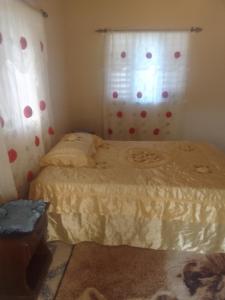 Richie Country Style Rest