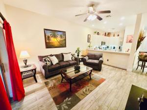 Cristinas Tropical Villa Just minutes from Disney!