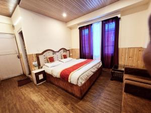 Shorya Family Hotel The Mall