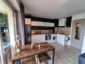 "Le Liberty" Appartement calme et cosy avec vue piscine et montagnes