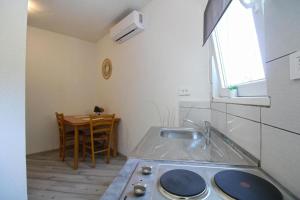 Cozy apartment with patio and parking