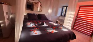Maisons de vacances Gite de village 2p, terrasse de toit et jacuzzi privatif : photos des chambres