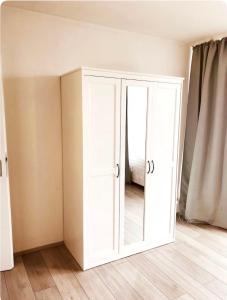 Design Apartment mit Balkon 15 min Airport