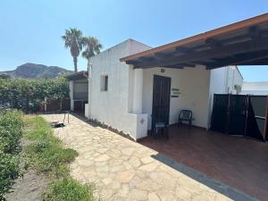 Villa by the Vulcano - 70mq plus large garden and patio