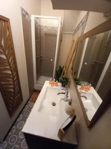 Appartements Les Loges Du Theatre MAISON de 150m2 PRIVE reservable de 2 a 14 personnes tout equipe au pied de l'AVENUE DE CHAMPAGNE et toutes commodites DEGUSTATION CHAMPAGNE OFFERTE jacuzzi sauna jeux velos EMPLACEMENT EXCEPTIONNEL et CHIC : photos des chambres