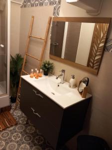 Appartements Les Loges Du Theatre MAISON de 150m2 PRIVE reservable de 2 a 14 personnes tout equipe au pied de l'AVENUE DE CHAMPAGNE et toutes commodites DEGUSTATION CHAMPAGNE OFFERTE jacuzzi sauna jeux velos EMPLACEMENT EXCEPTIONNEL et CHIC : photos des chambres