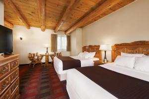 Courtyard Queen Room with Two Queen Beds room in Sagebrush Inn & Suites