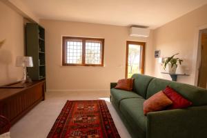 Casale Medi - Nuove ed eleganti case con giardino, vista e piscina condivisa