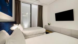 PIER 57 - 710 Fabulous & Luxurious 2 BR Penthouse