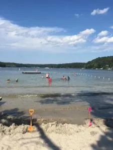 Charming Cape Cod Water View Cottage on Peters Pond - Forestdale