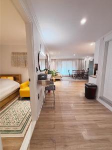 Beautiful Seoul Escape with Urban Charm